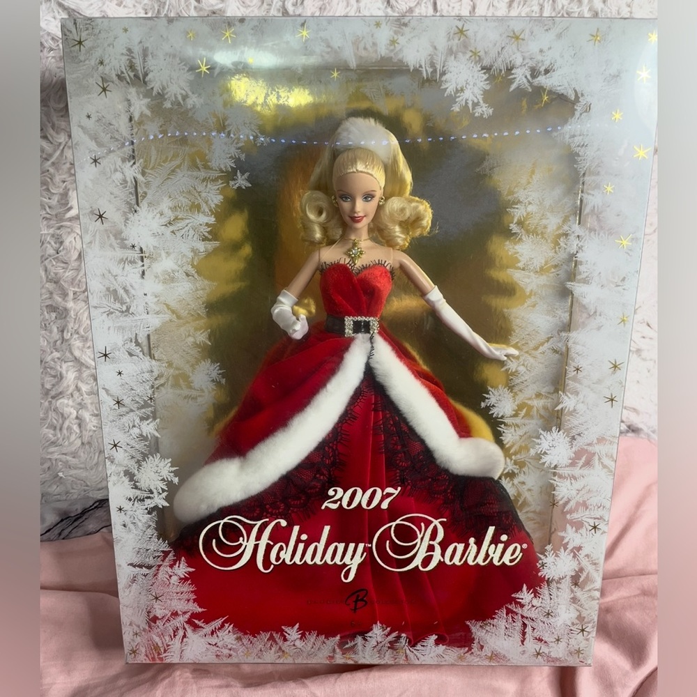 ✨NWOT✨Collectible 2007 Holiday Barbie Doll ~ NEVER OPENED!